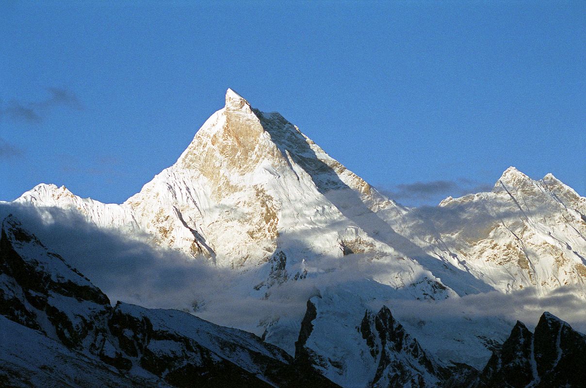 17 Yermanendu Kangri, Masherbrum, Mandu Peak Just After Sunrise From Goro II Masherbrum marks the high point of an east-west running ridge that includes Yermanendu Kangri (7163m) on the left and Mandu Peak (7127m) on the right.